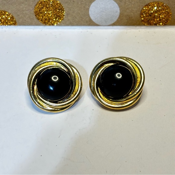 Vintage Crown Trifari copyright gold tone and black pierced earrings. - Picture 3 of 7
